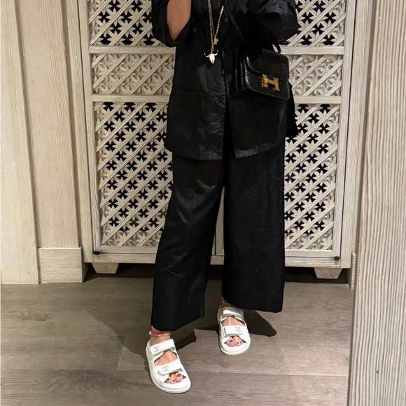 CHANEL 🖤 24P Classic White Leather Slip on Dad Sandals - Size 39 *RARE* - Picture 4 of 13